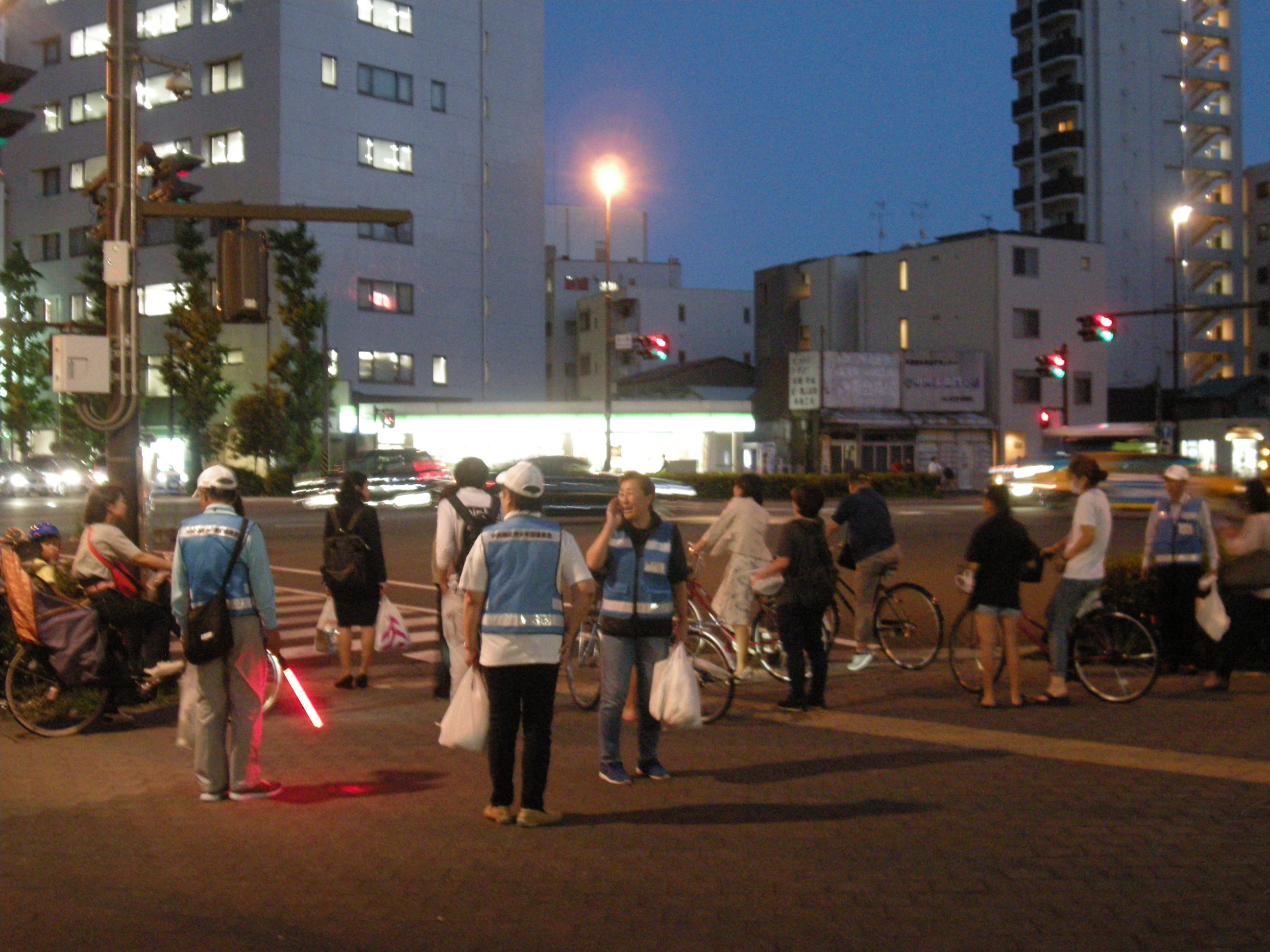 自転車安全運転見守り活動風景