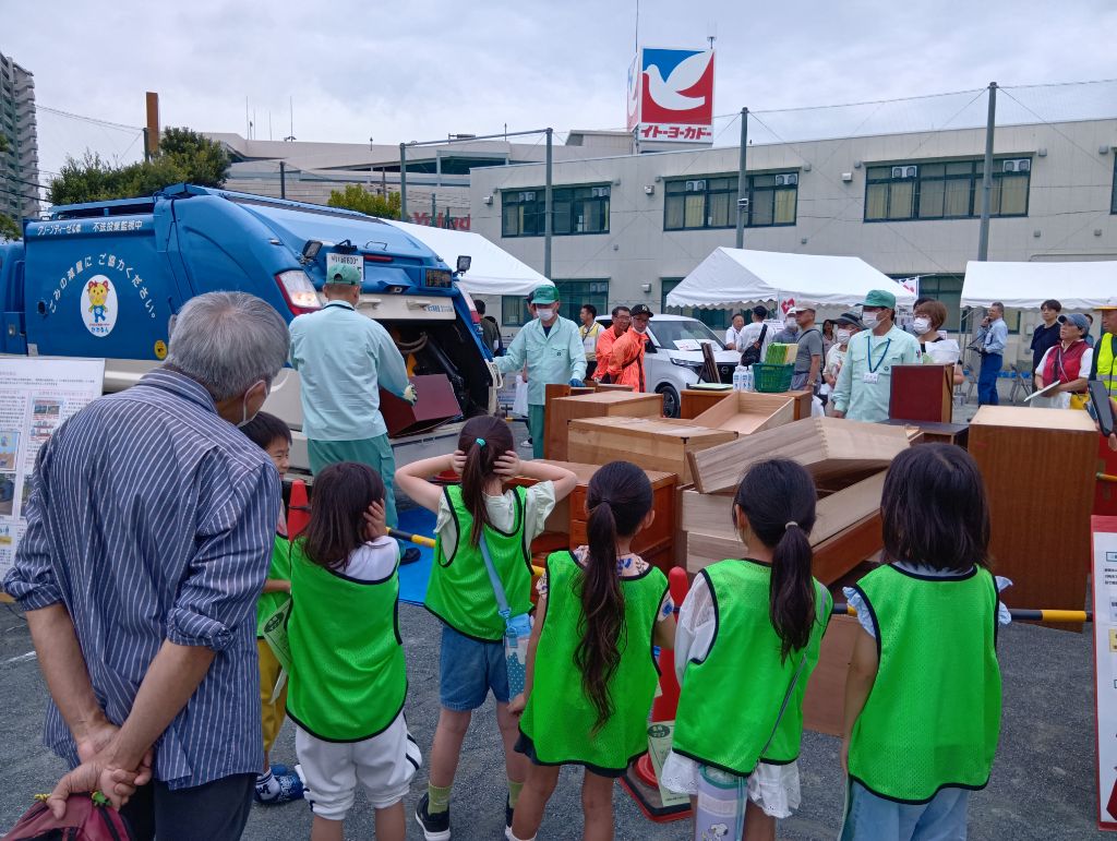 粗大ごみの破砕の様子