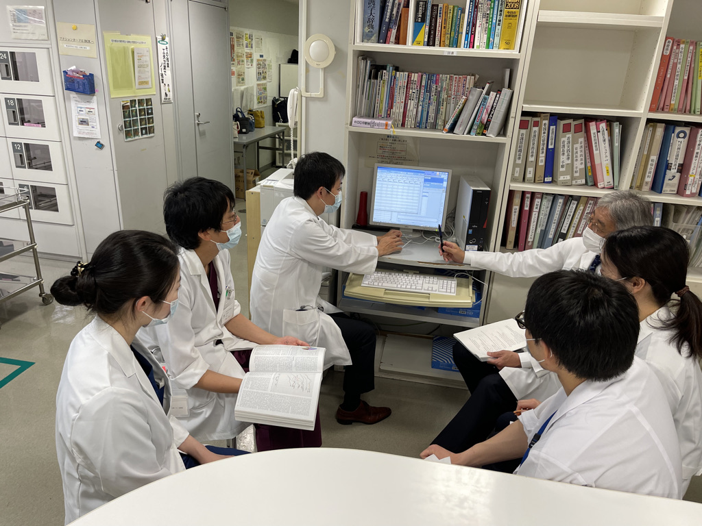 病棟カンファレンスの様子1