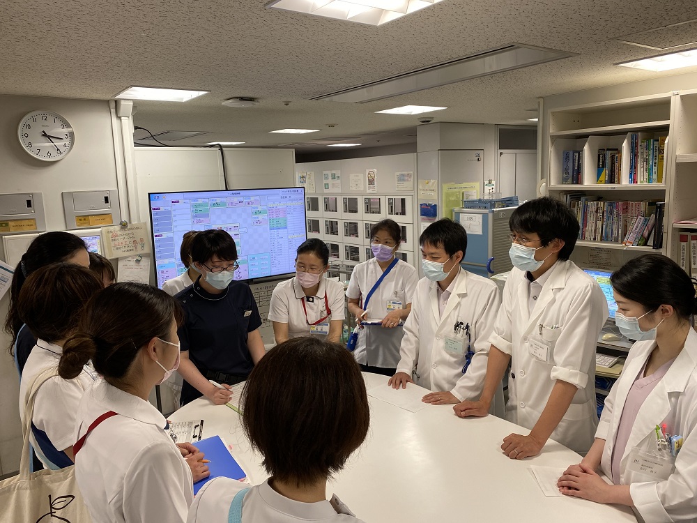 病棟カンファレンスの様子2