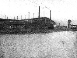 明治末に設立された日本鋼管工場の写真