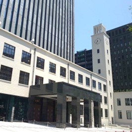 大型連休の市役所本庁舎 復元棟