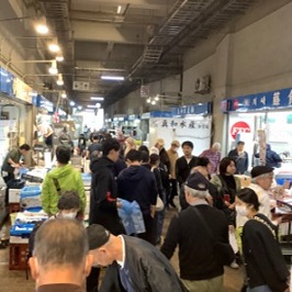 北部市場の水産棟の様子