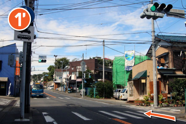 等覚院入口交差点に向かいます