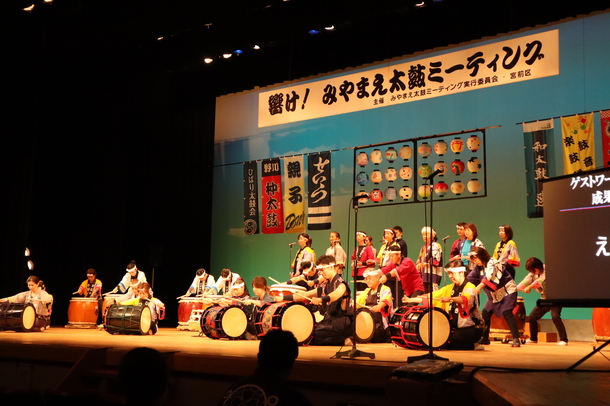 市民広場演奏の様子