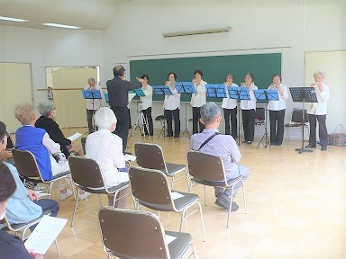 オカリナの合奏と観客