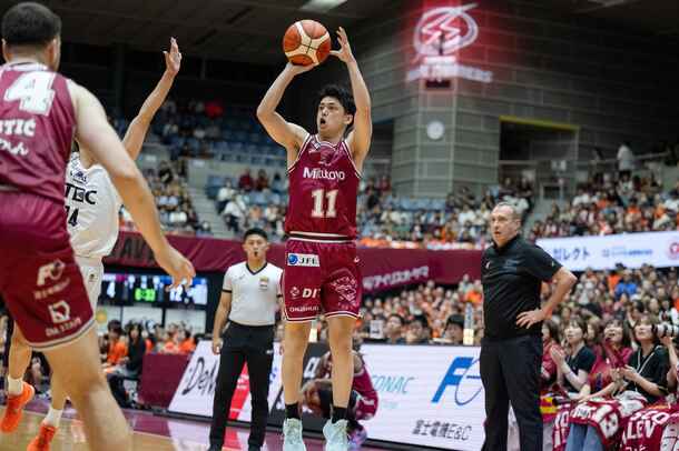 米須選手 プレー写真