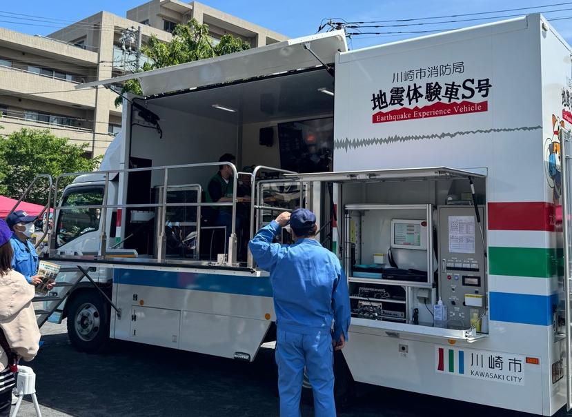 起震車の様子