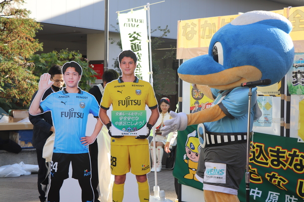 パネルがお披露目された様子