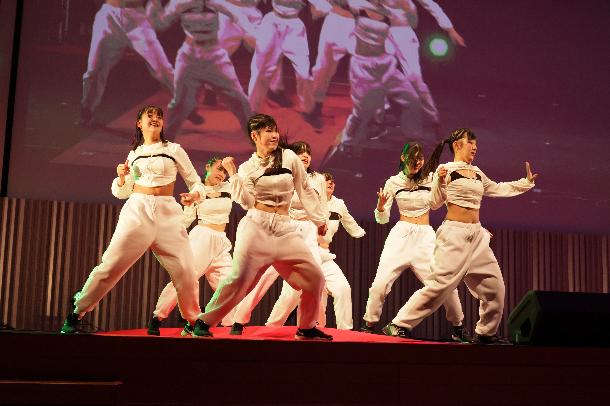 大西学園高等学校ダンス部ステージ写真