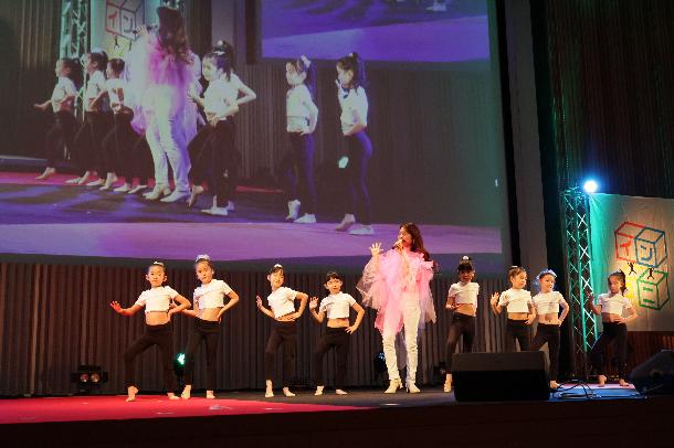 橋本聖子＆RINAスクールコラボステージ写真