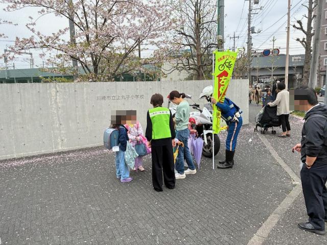 朝の見守り活動実施の様子