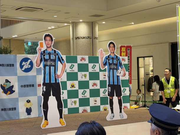 大島選手と宮城選手のパネル・啓発音声お披露目の様子です