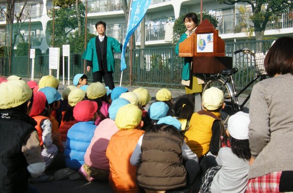 塚越保育園で紙芝居