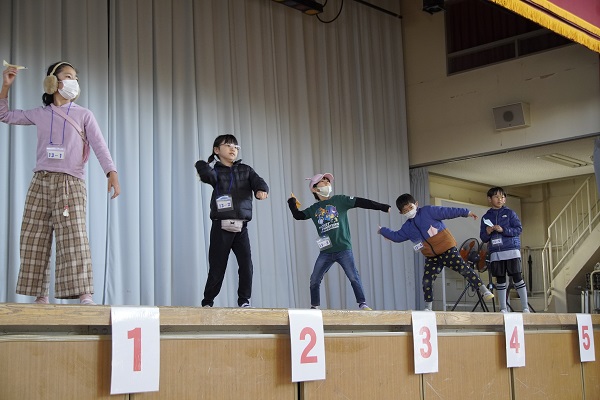 紙ヒコーキ大会の様子2