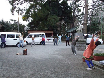 写真　みんなでラジオ体操