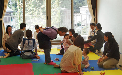 写真　親子が集う様子