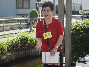 写真　世話人の馬場さん。