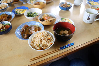 写真　家庭的で栄養バランスの良い昼食