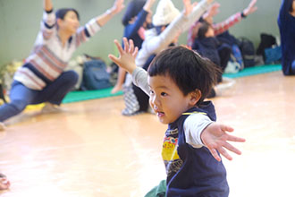 写真　準備体操からこのはじけよう