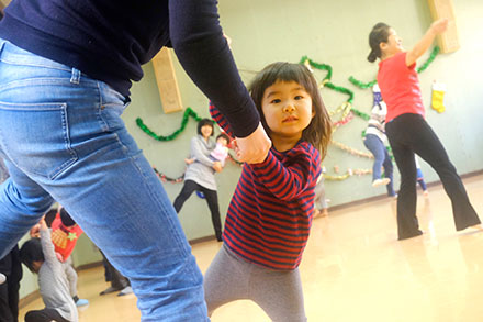 写真　子どもと一緒に思いっきり動いてママもリフレッシュ