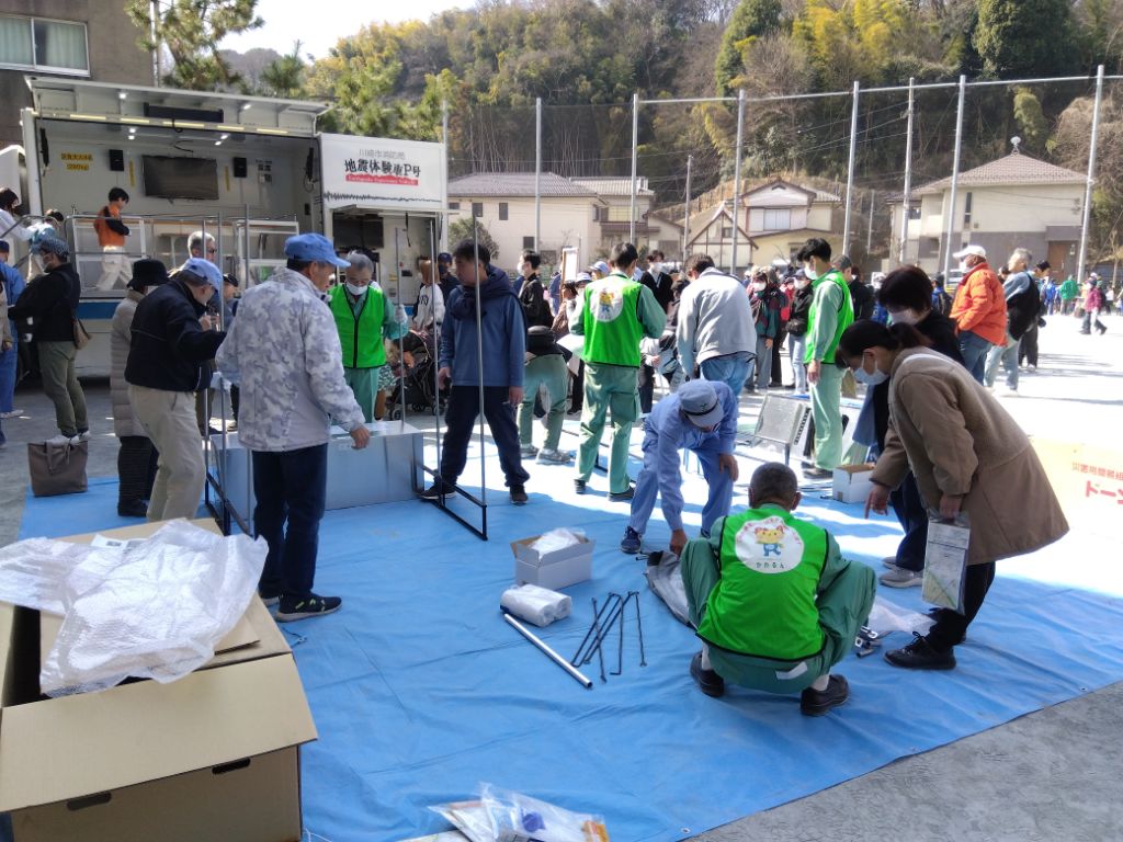 起震車や災害用トイレ組立訓練もやるよ