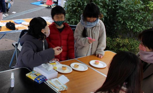 カップケーキにデコレーションができるイベントを企画